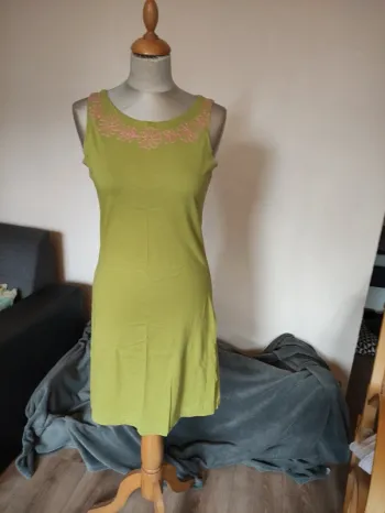 Robe droite brodée