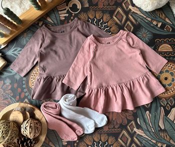 Lot 2 robes 50 cm/ collants 50/56 cm