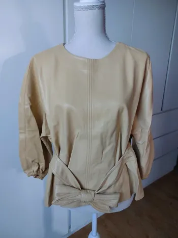 Top en similicuir jaune pale