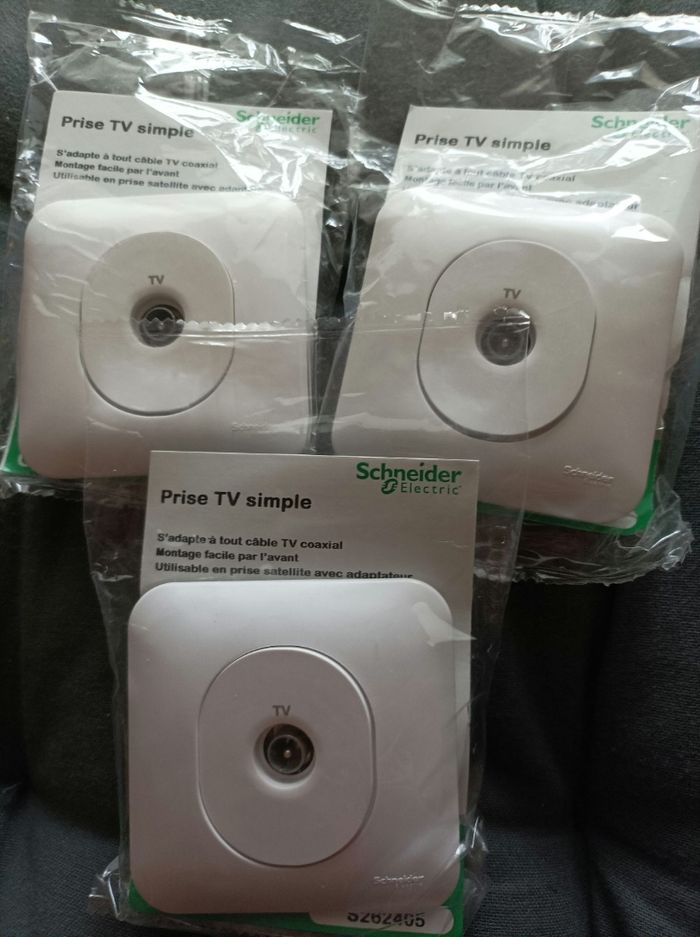 Lot de 3 prises TV neuves - Schneider Electric