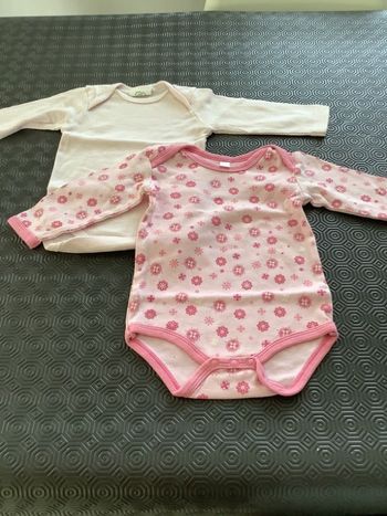 2 bodys manche longue coton taille 6 mois