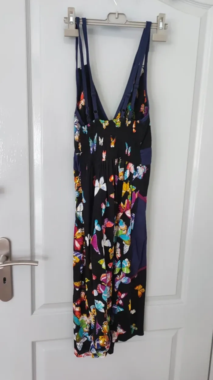 Robe noire et bleu marine avec des papillons - photo numéro 3