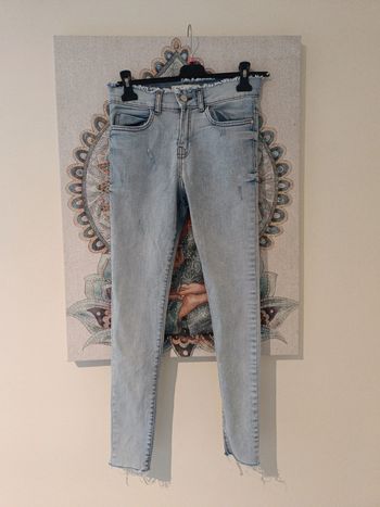 Jean bleu skinny t 38, ceinture effet effiloché