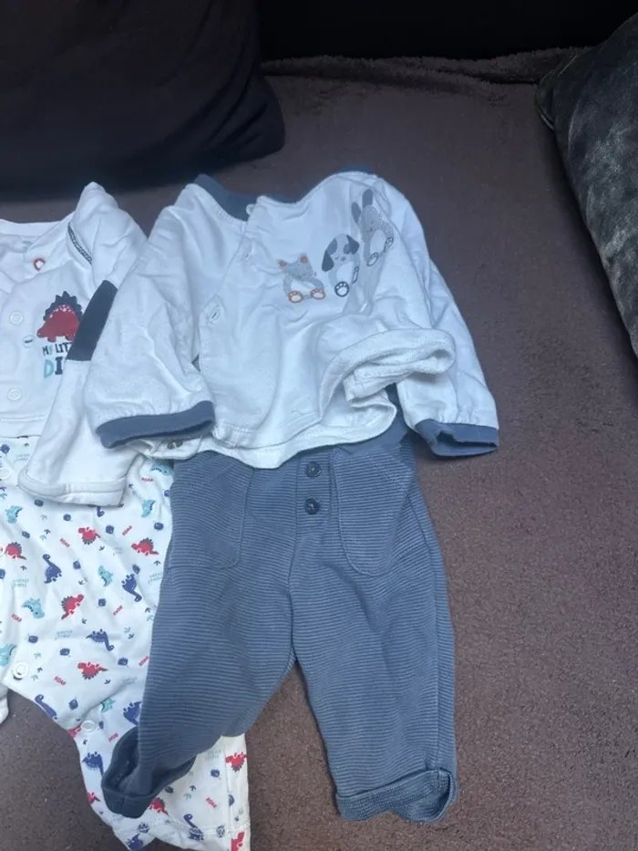 Lot vêtements bébé 0mois à 3 mois - photo numéro 4