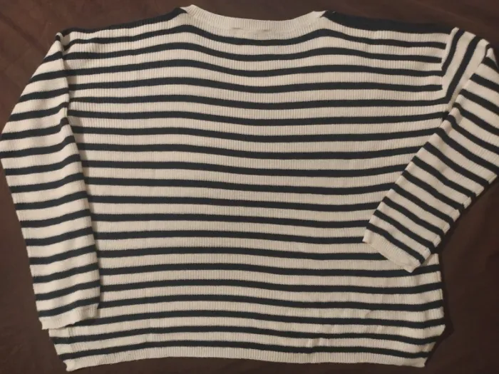 Pull rayé épaules dénudées - photo numéro 6