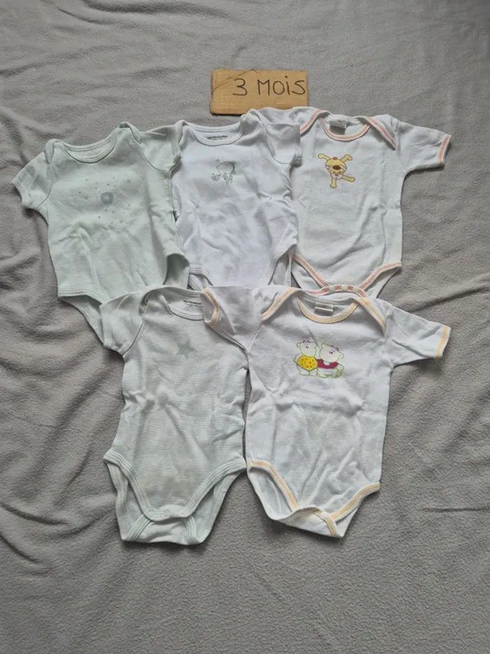 Lot 5 bodies 3 mois
