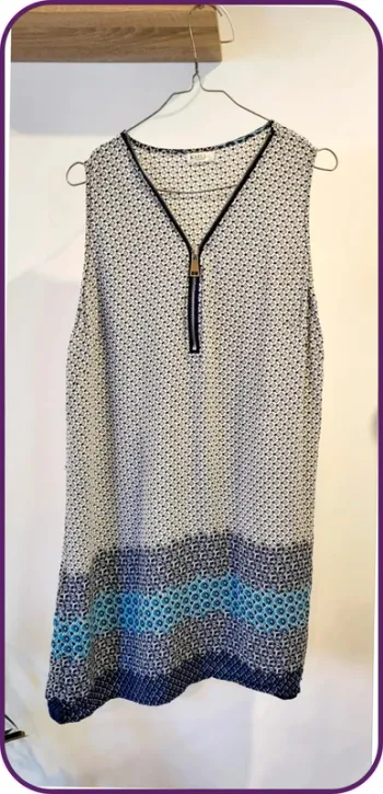 Robe sans manches imprimée géométrique – Kaylla – Taille XL/XXL
- Très bon état - Blanc Noir Bleu