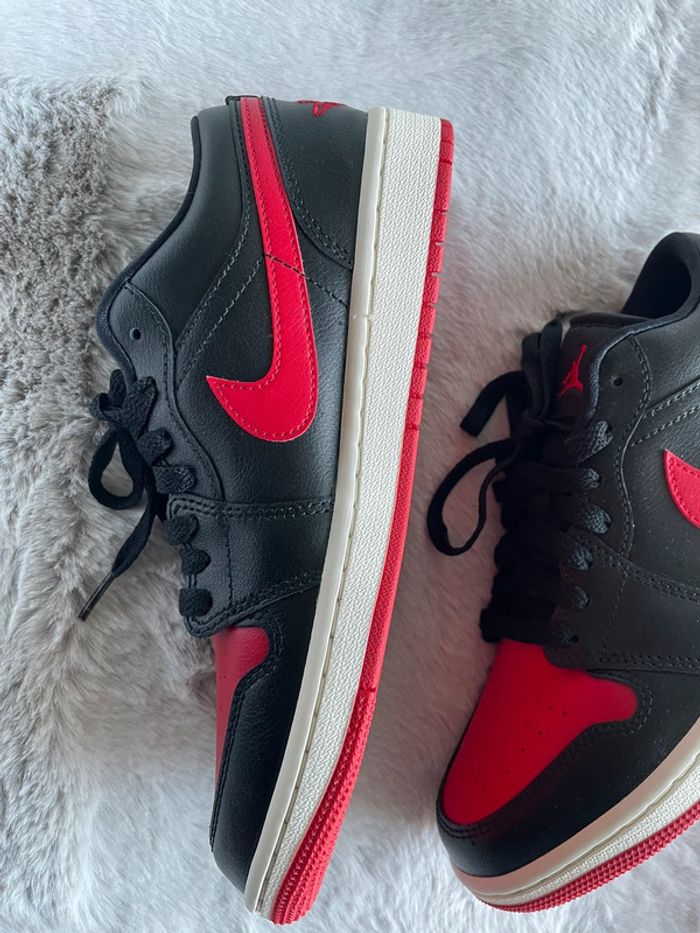Basket Air Jordan 1 low taille 38,5 - photo numéro 3