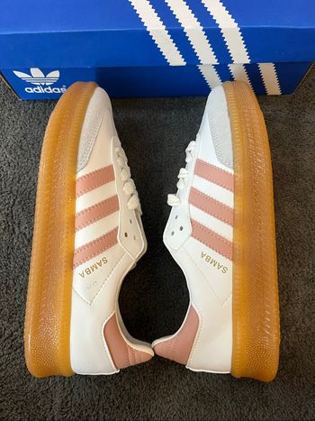 Basket Adidas samba blanche et rose taille 37 hautes semelles  (avec défaut)