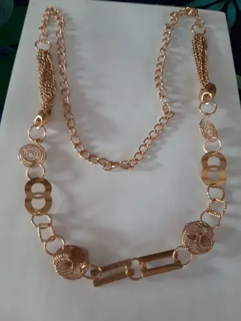 Joli sautoir fantaisie doré