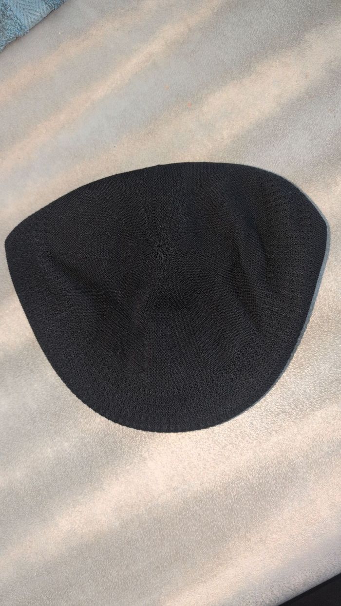 Béret kangol noir logo doré - photo numéro 3