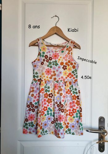 Robe 👗 kiabi comme neuve 8 ans