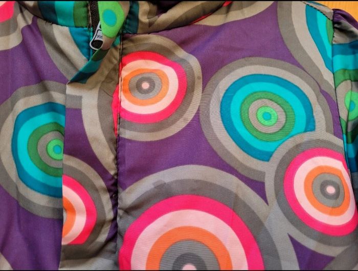 Manteau réversible à capuche Desigual, un côté noir l'autre à motifs ronds colorés 🍭, 14 ans - photo numéro 9