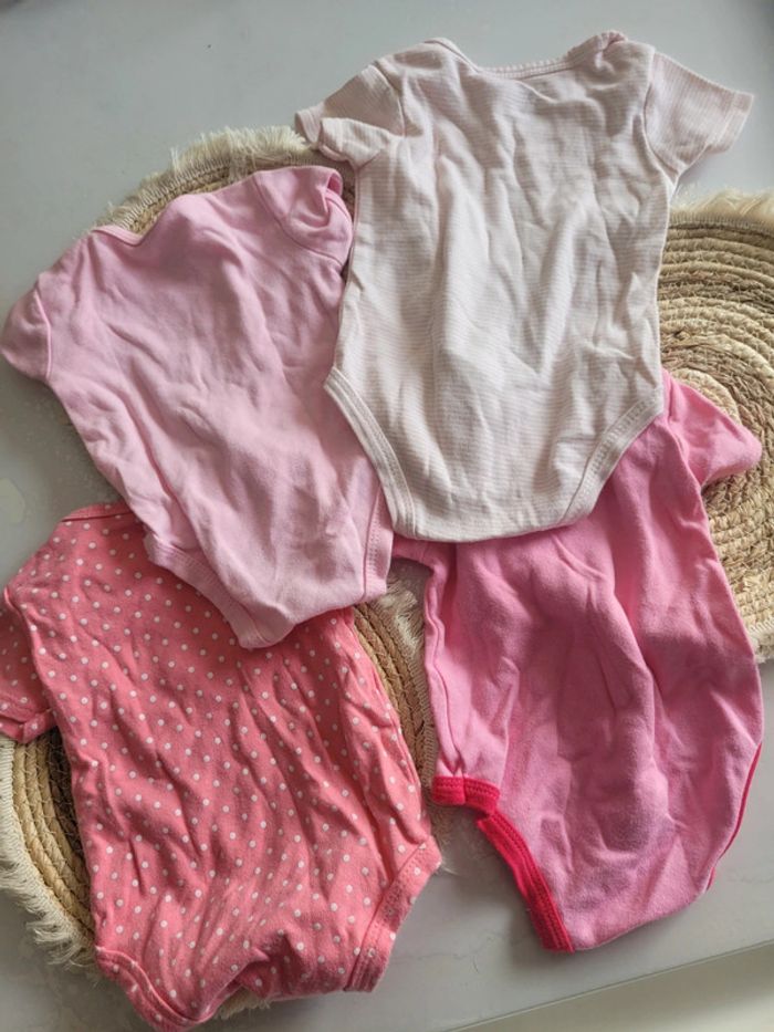 Lot 4 bodys marque Kiddiezoom taille 6mois - photo numéro 2