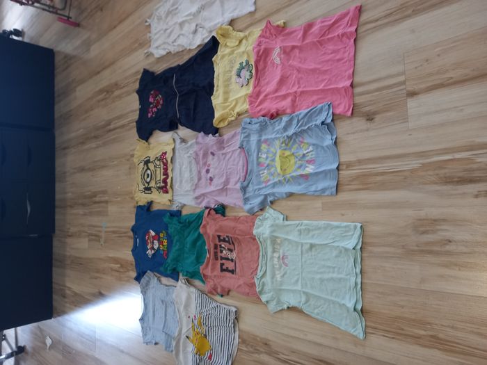 Lot 14 Tshirt + 3 débardeurs 4 ans