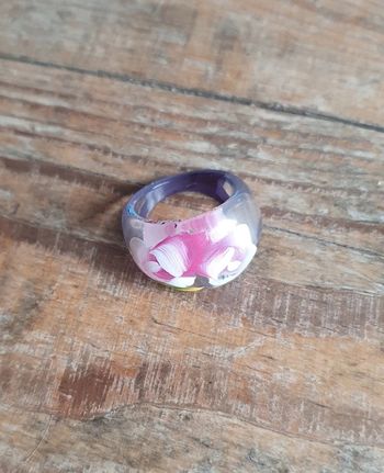 Bague en verre fleurie