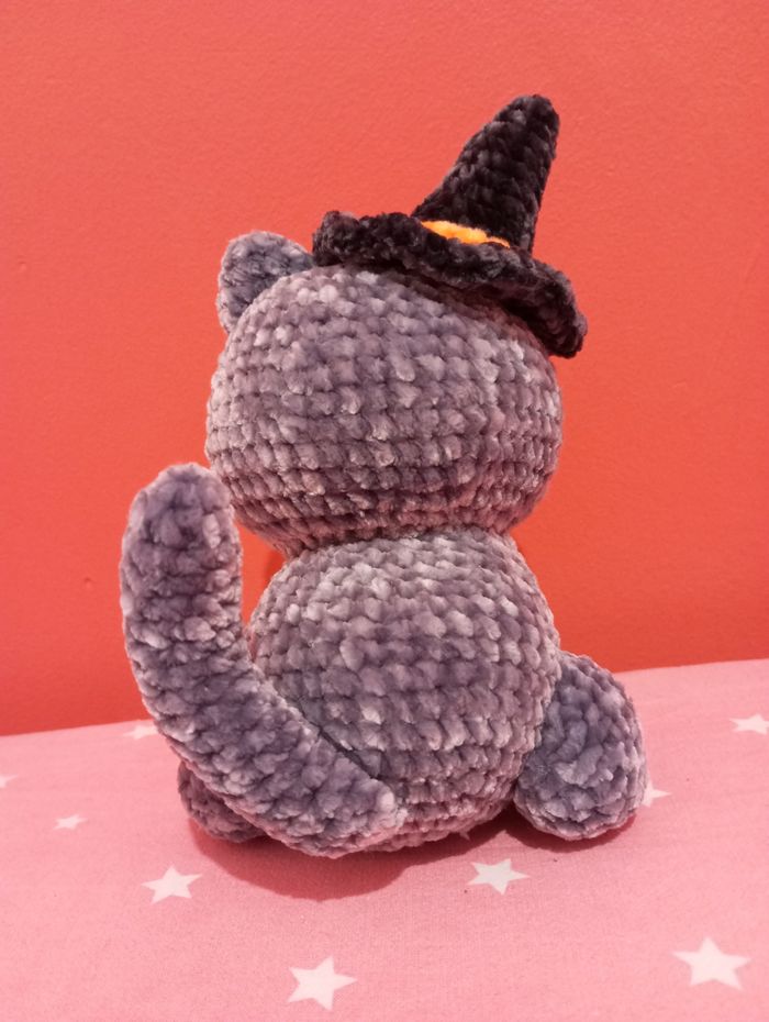 Halloween : petit chat gris au crochet - photo numéro 3