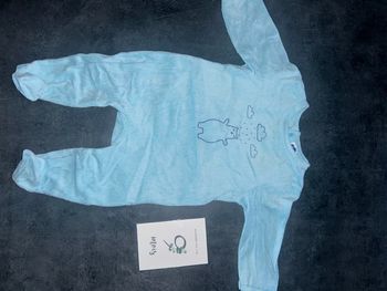 Pyjama ours sous la pluie