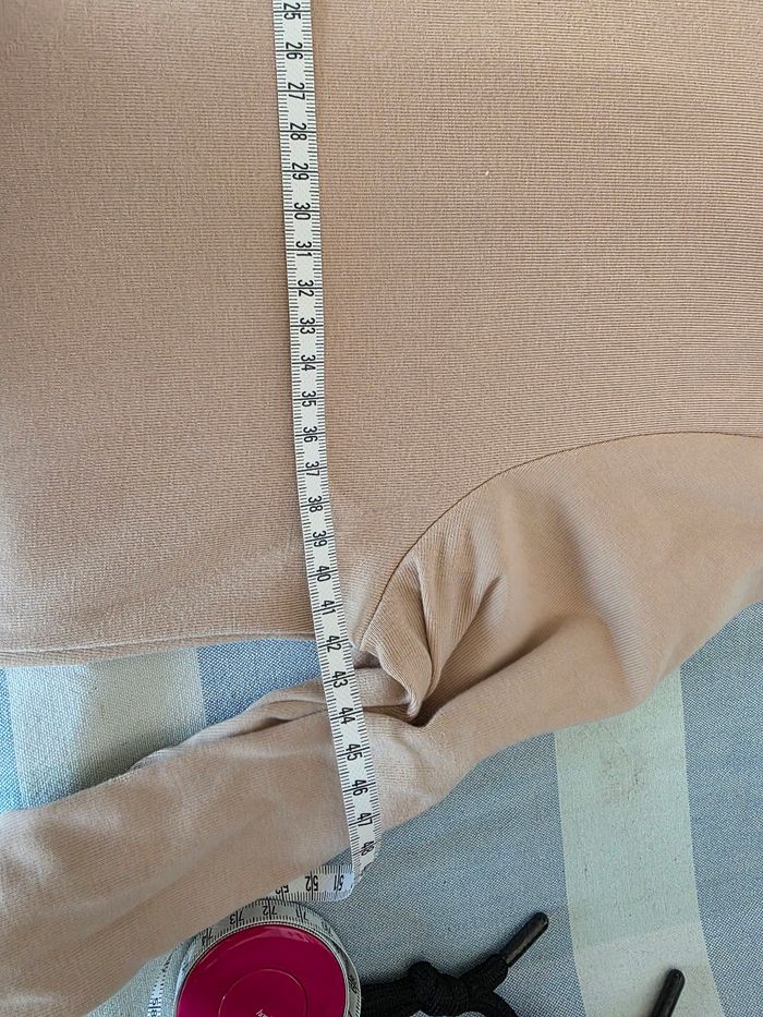 Tee-shirt,beige, en coton &elasthanne, en excellent état, largeur d'épaule 36cm, largeur sous bras 42cm, longueur 63cm, marque H&M =5€ - photo numéro 6