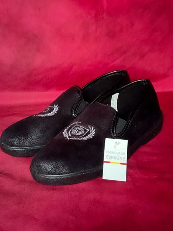 Pantoufles noires pointure 46 neuves avec étiquettes