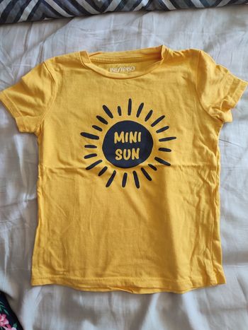 T-shirt jaune