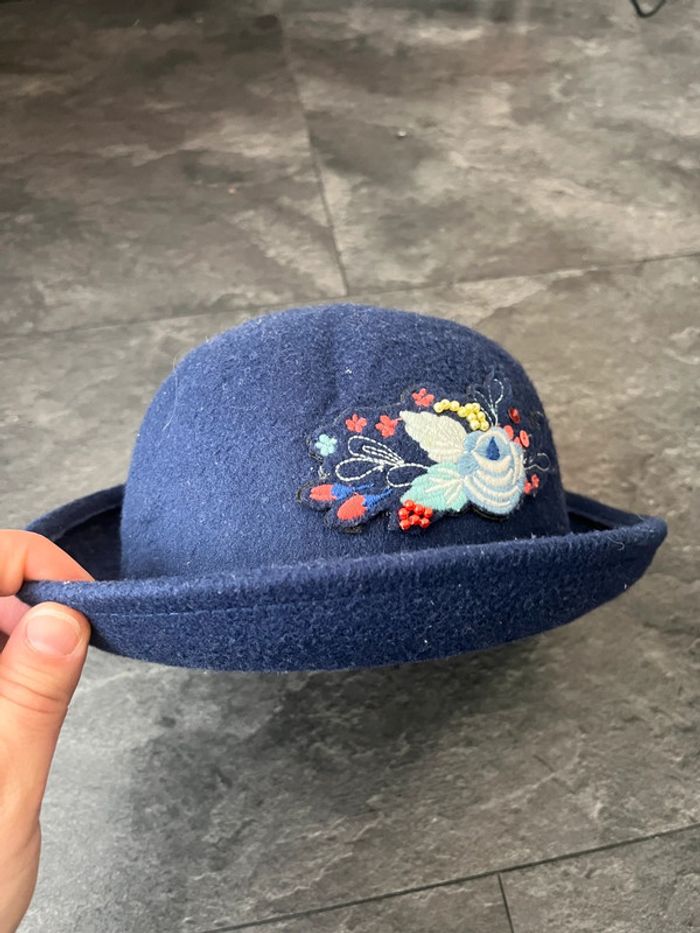 Chapeau bleu marine avec broderie - photo numéro 2