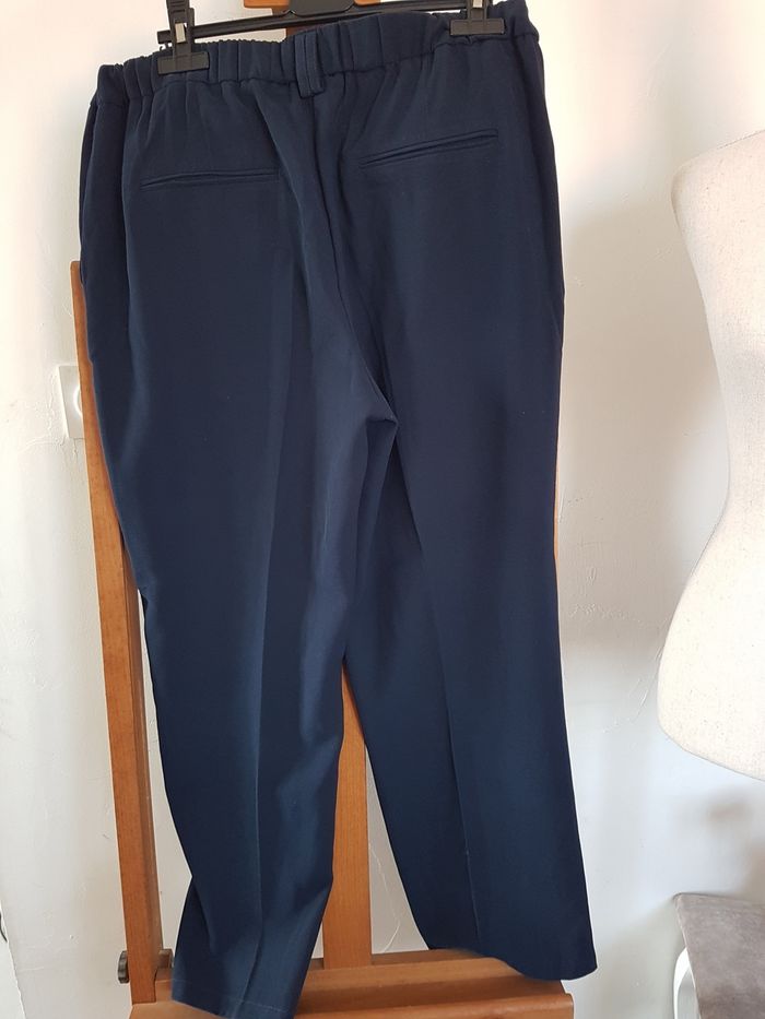 Pantalon femme bleu marine Taille élastique. Kiabi. T42, tour taille 82cm, haut 96cm. - photo numéro 3
