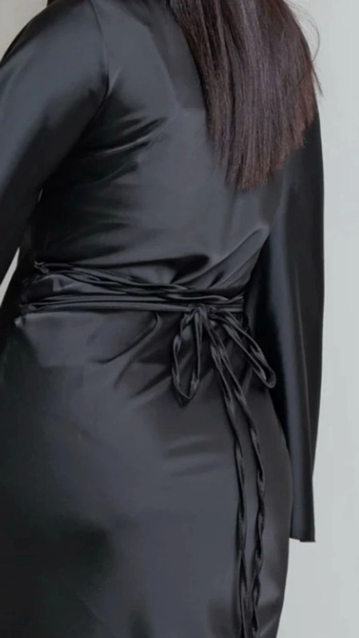 Robe longue satin neuf - photo numéro 5
