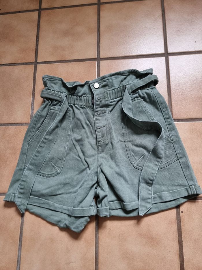 Short jean vert