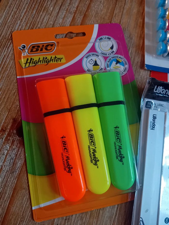 Fournitures scolaires - photo numéro 2