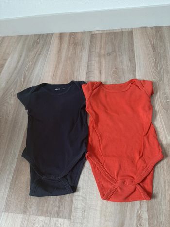 Lot de bodies noir et rouge