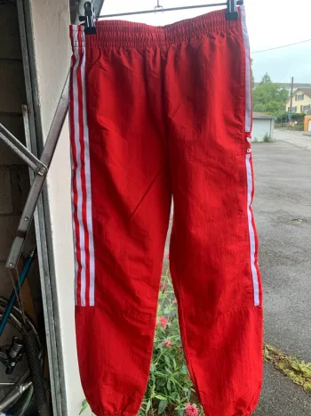 Véritable pantalon adidas 11 12 ans , rouge