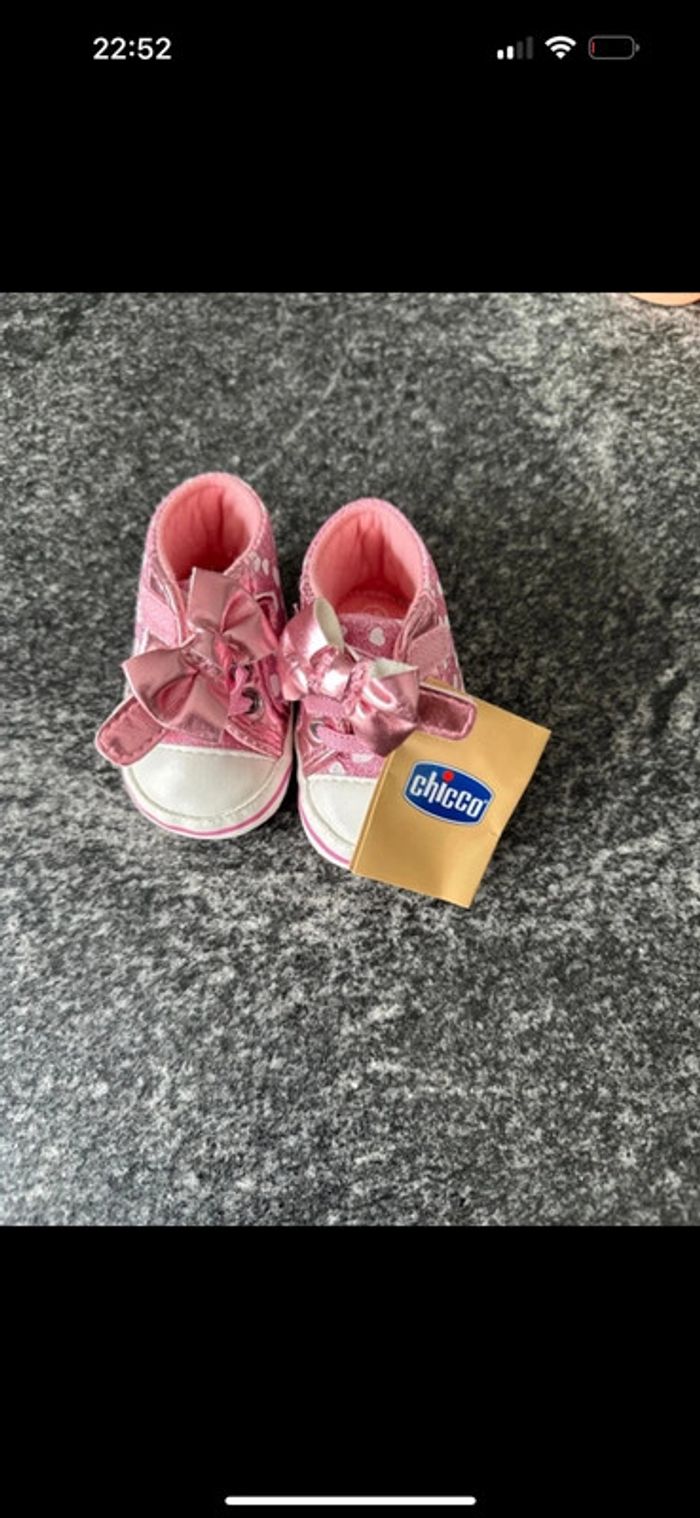 Lot de 4 paires de chaussures taille 0-3 mois et 15 pour la Chicco - photo numéro 5