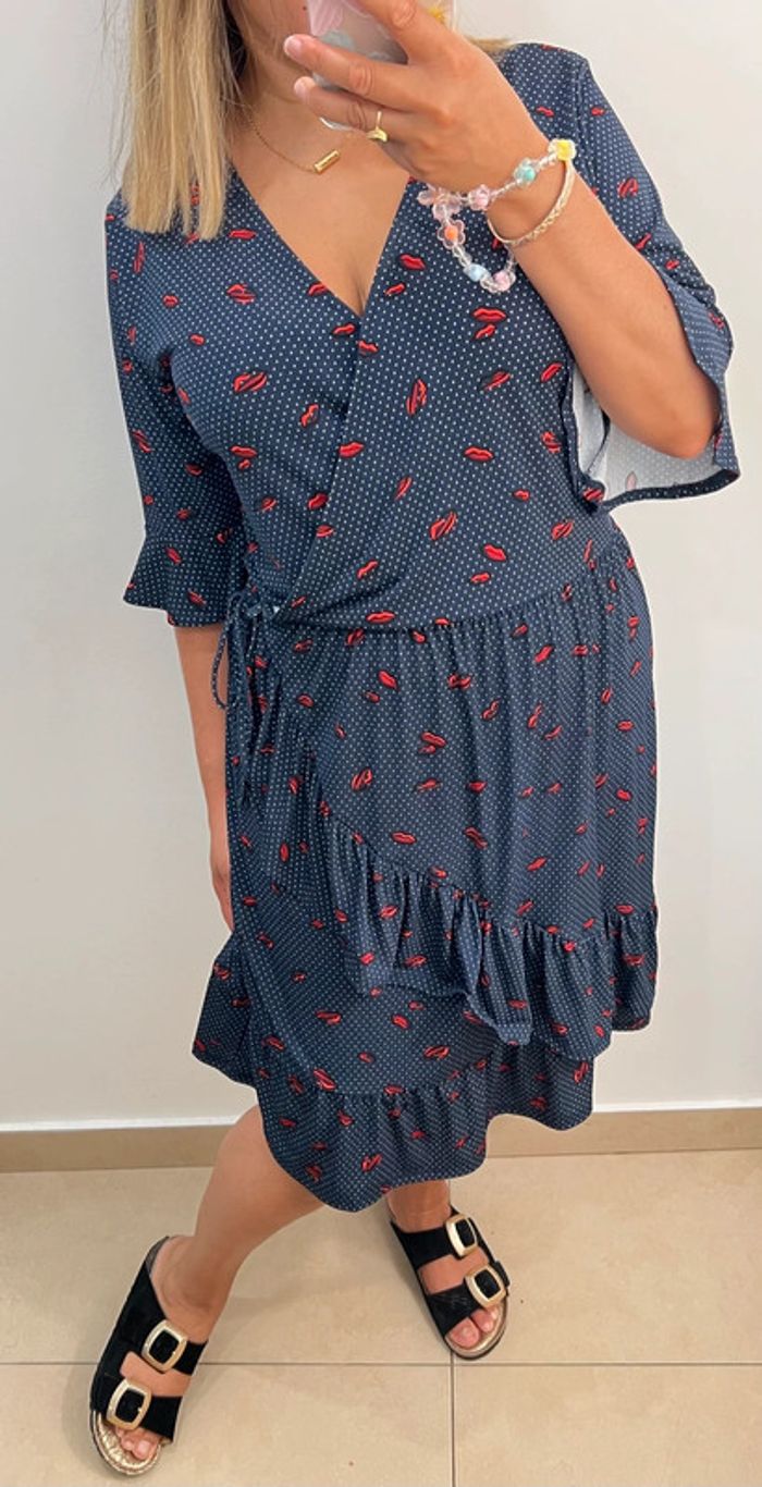 💋 Robe portefeuille bleue à imprimé lèvres Taille 42 Warehouse - photo numéro 3