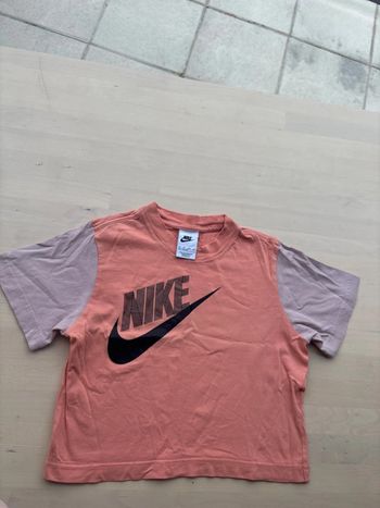 T -shirt Nike crop top taille enfant XS