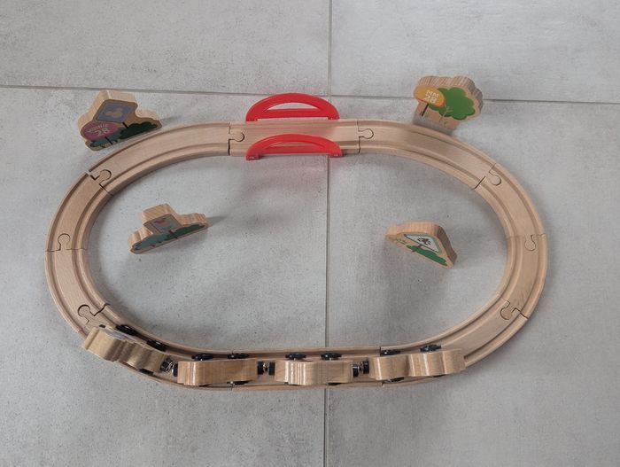 Circuit voiture bois Disney - photo numéro 2