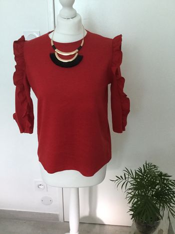 Blouse rouge à volant Zara