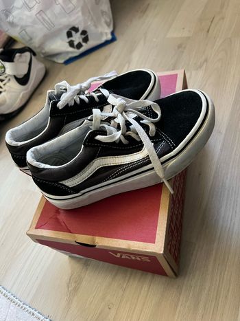 Vans taille 32 plate-forme avec boites