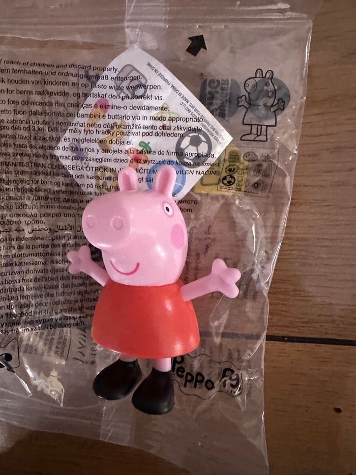 Figurine Peppa pig rose