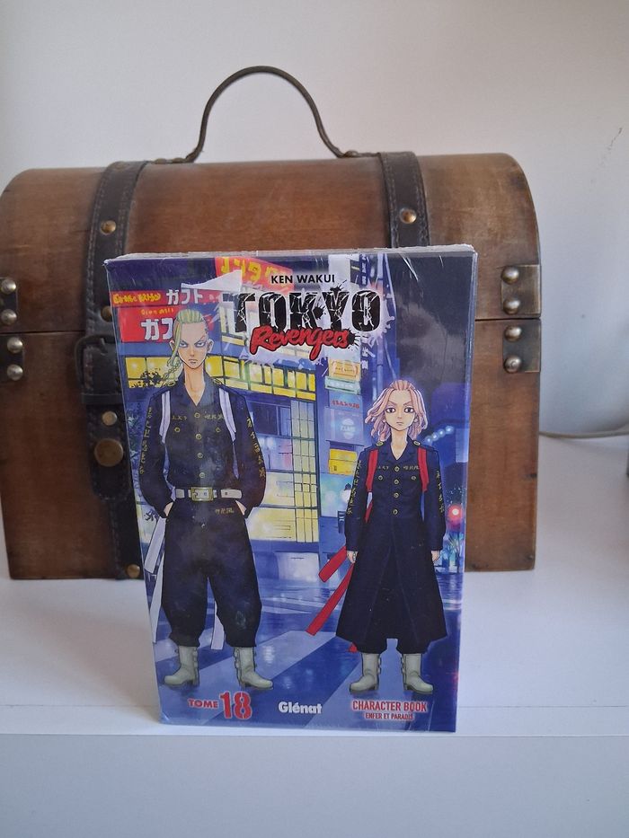Manga Tokyo Revengers tome 18 collector - photo numéro 2