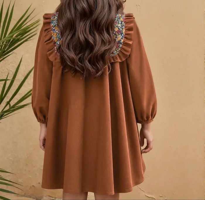 Magnifique robe en velours fille 5 ans - photo numéro 3