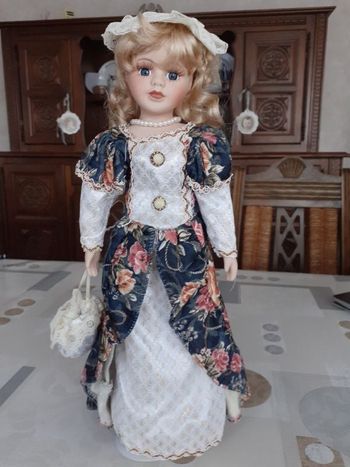 poupée de collection vintage en porcelaine