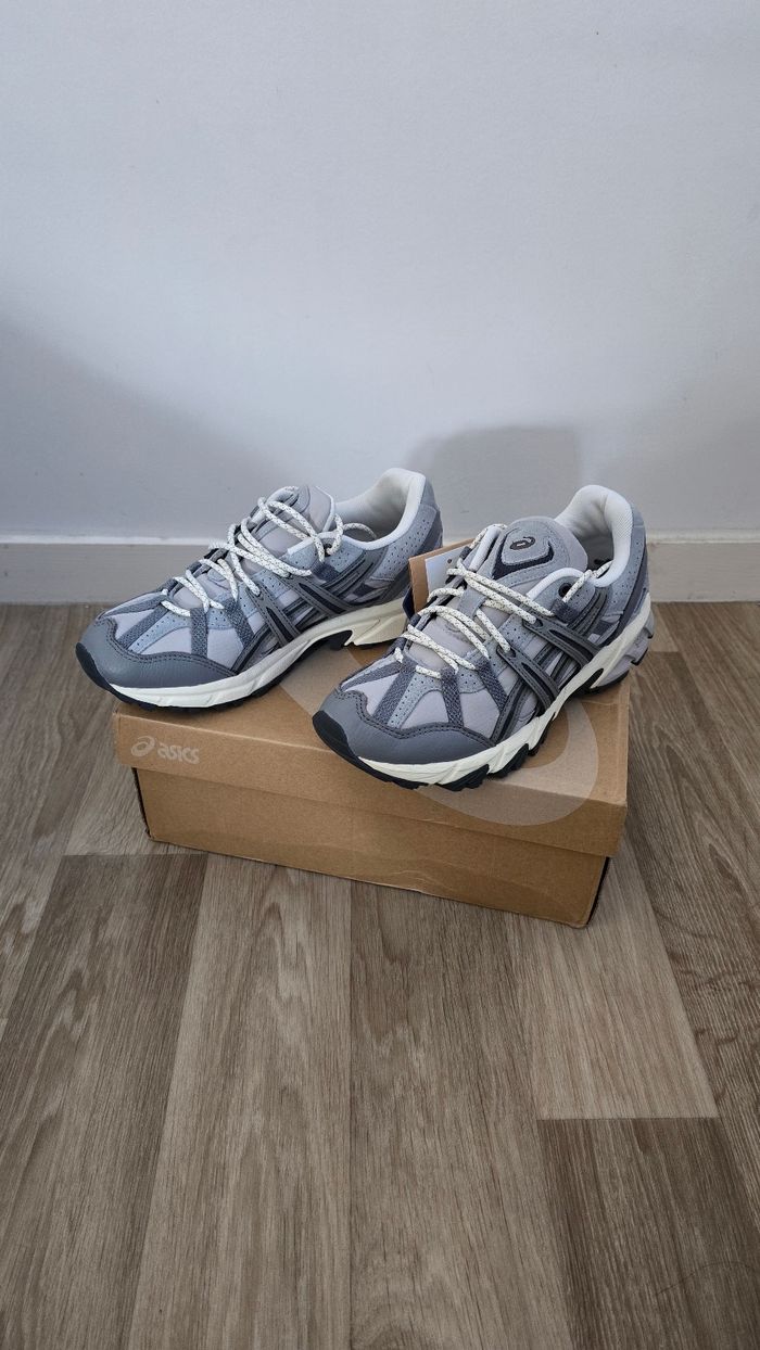 Baskets Asics Gel-Sonoma – pointure 39 – neuves avec étiquette - photo numéro 5