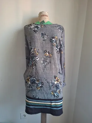 Robe légère manches longues grise imprimé,  neuve, taille 44 mais taille petit