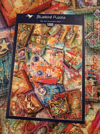 The junk journaler's desk. Puzzle 1000 pièces. Bluebird