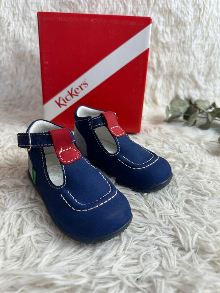 Paire de chaussures Kickers taille 23 - photo numéro 2