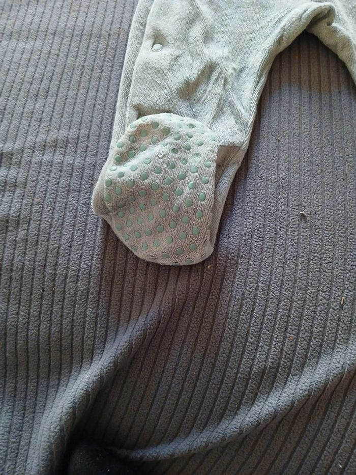 Pyjamas une pièce - photo numéro 5