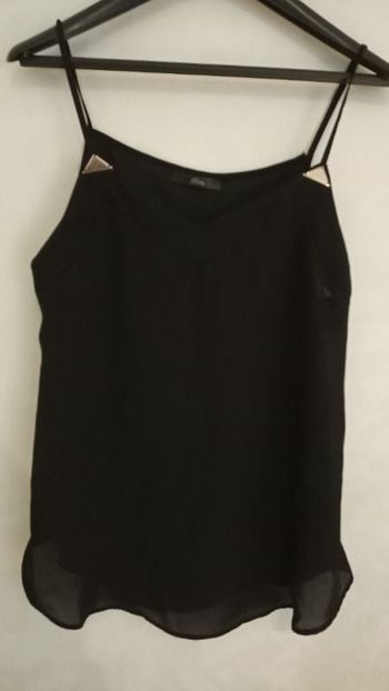 Haut a bretelles. Noir taille 38.