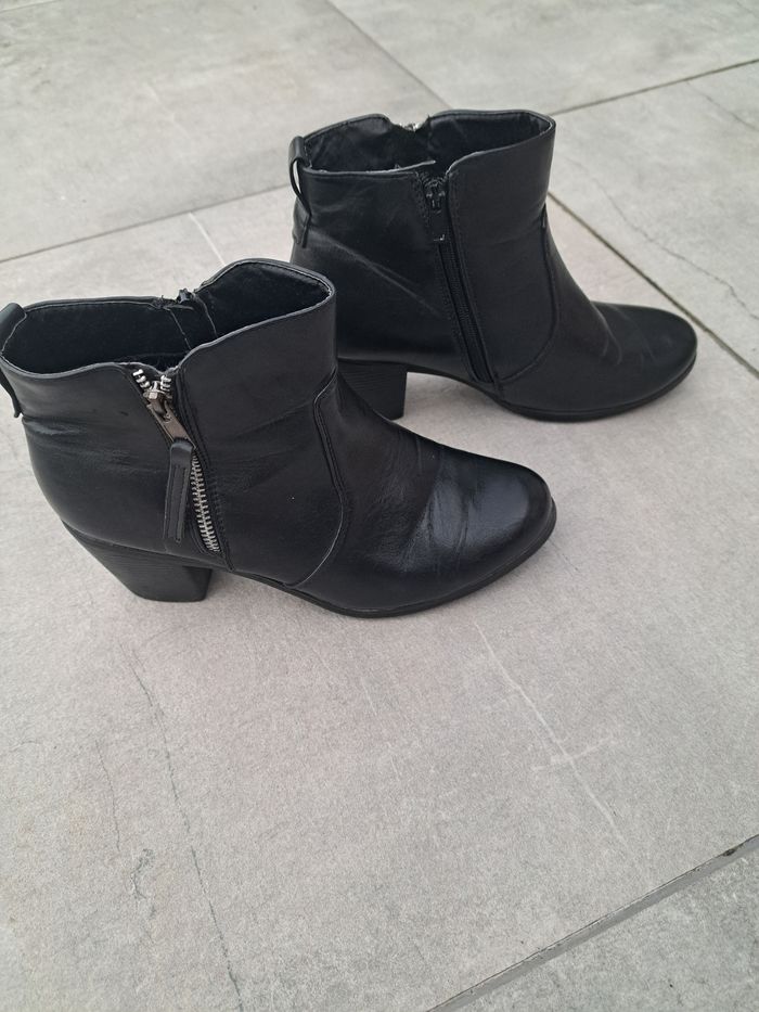 Bottines à talons noir simili cuir 👢 - photo numéro 3