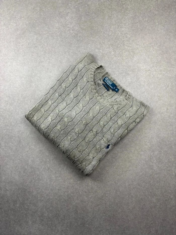 Pull d’hiver torsadé en maille Ralph Lauren col rond gris logo bleu marine taille XL